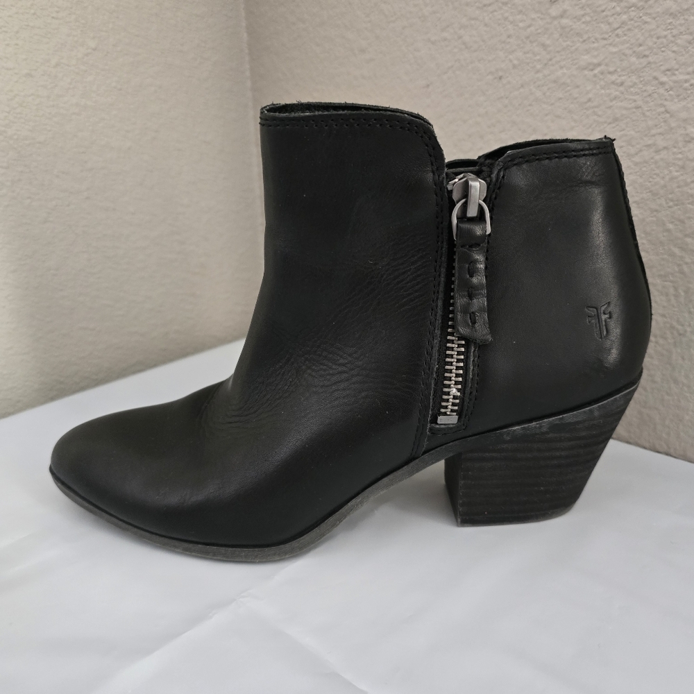 Frye Judith Double Zip Bootie Ankle Boot Heel Black Leather 6.5M